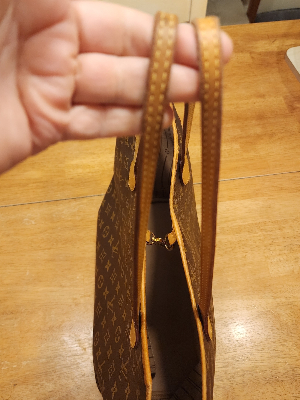 Louis Vuitton MM Monogram Canvas Neverfull Tote in Brown/Tan - Picture 5 of 16